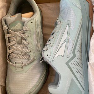 Altra Lone Peak Version 5 (Women's 9.5)